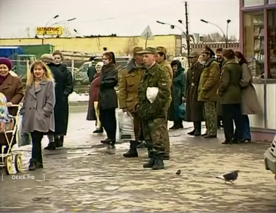 Автобусная остановка возле проходной в 32-ого военного городка - ОЕКБ.РФ