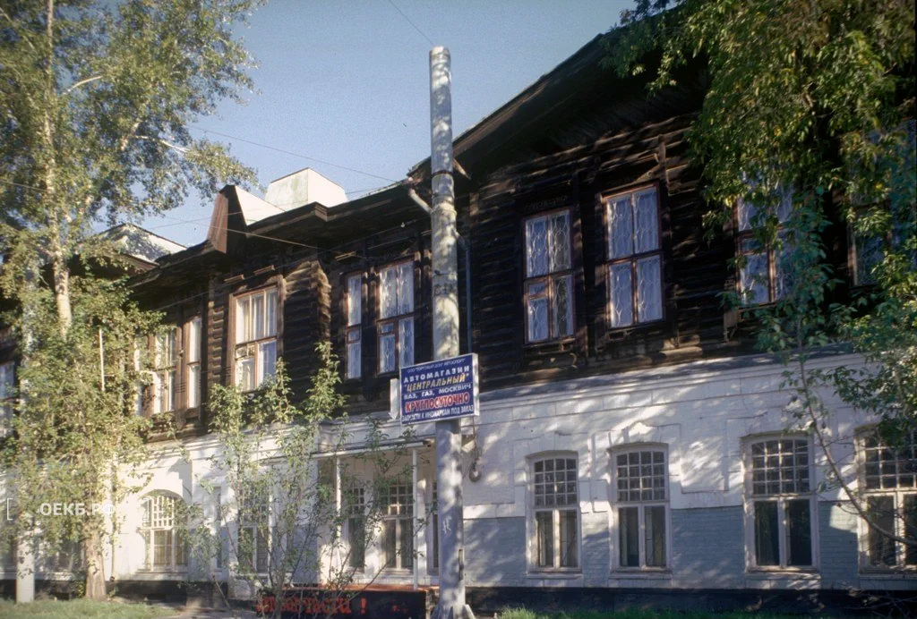 1999 - Октябрьский - Дом и  доктора Сяно - ОЕКБ.РФ