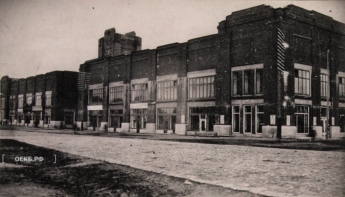 1915 - Октябрьский - Новая северная часть старого гостиного двора - ОЕКБ.РФ
