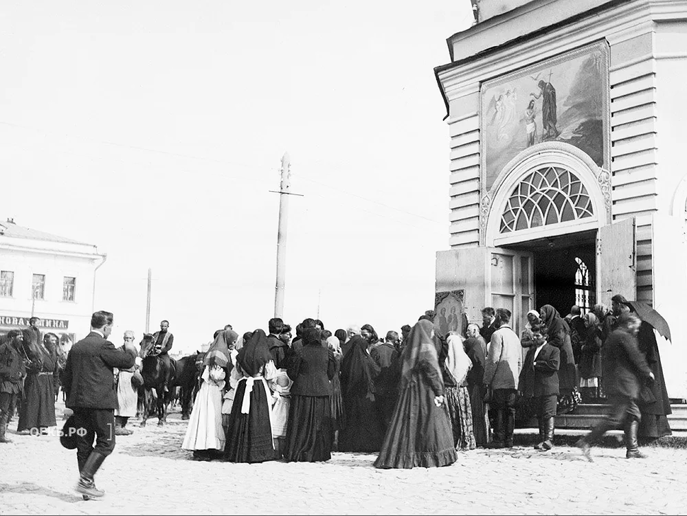 1890 - Владислав Занкович - Перед Кафедральным собором - ОЕКБ.РФ