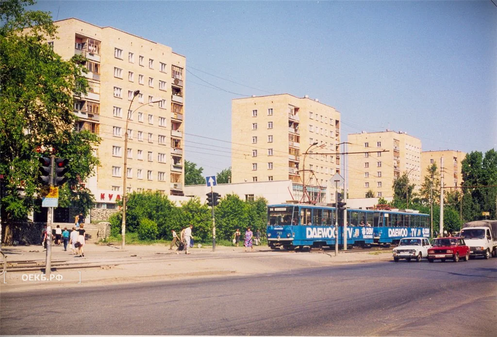 1998 - Ленинский - Перекресток улиц Титова и Братской - ОЕКБ.РФ