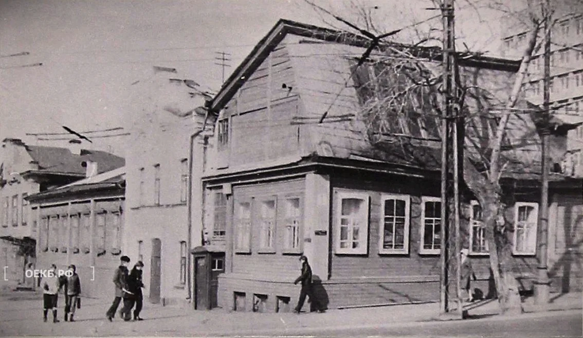 1980 - Октябрьский - Свердловск. Дом №1 по ул. Карла Либкнехта - ОЕКБ.РФ