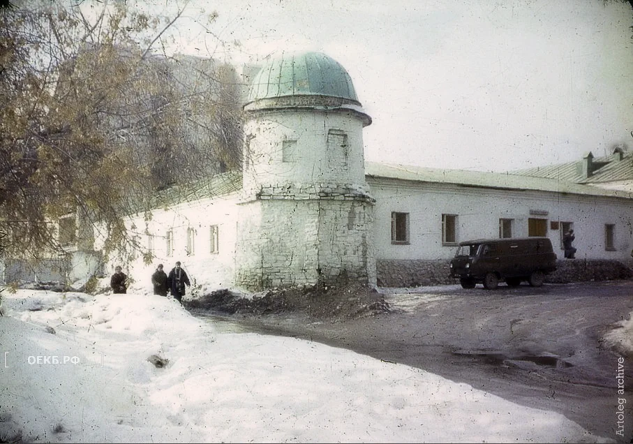 1985 - Ленинский - Свердловск. Юго-восточная башня Ново-Тихвинского монастыря - ОЕКБ.РФ