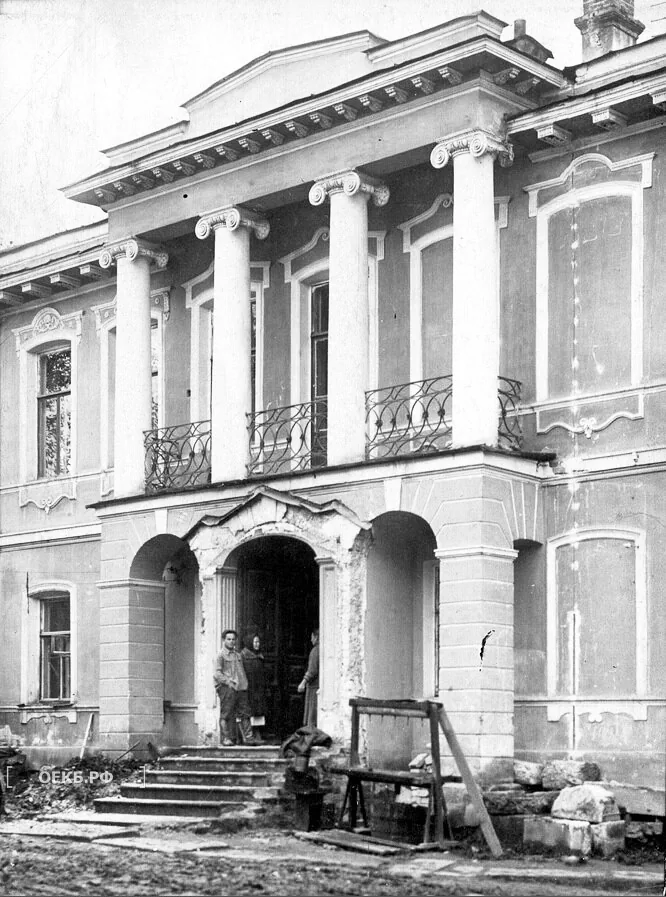 1929 - Ленинский - Свердловск. Южный фасад усадьбы братьев Ошурковых - ОЕКБ.РФ