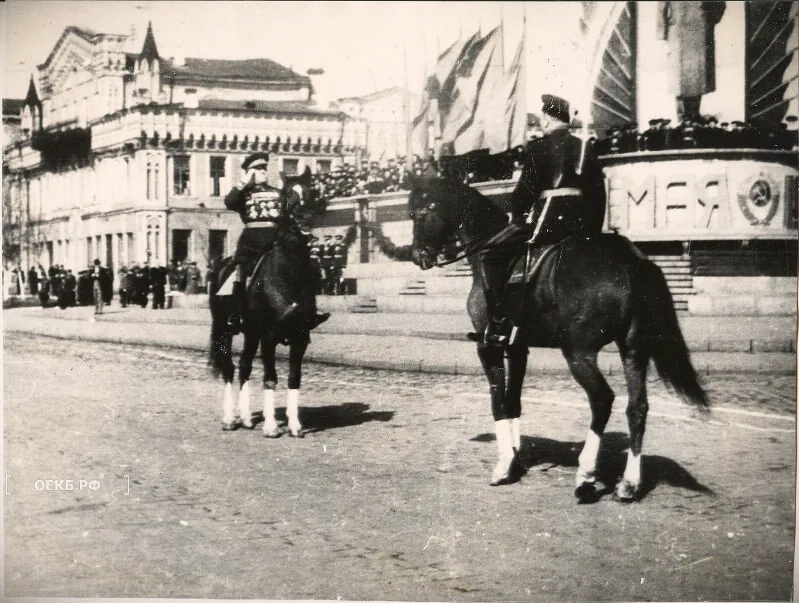 1948 - Октябрьский - Свердловск. Маршал Советского Союза Жуков Г.К. принимает парад войск - ОЕКБ.РФ