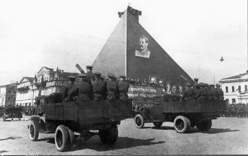 1935 - Октябрьский - Свердловск. На площади 1905 года - ОЕКБ.РФ