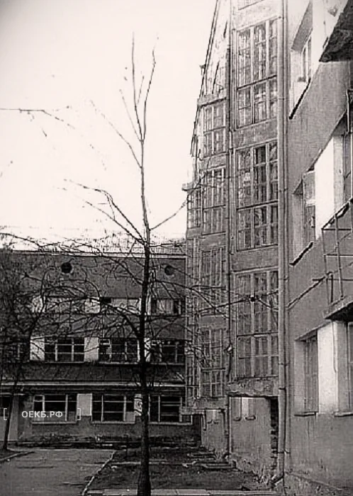 1980 - Октябрьский - Свердловск. Один из дворов комплекса Госпромурала на проспекте Ленина - ОЕКБ.РФ