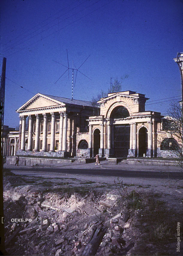 1980 - Владислав Занкович - Свердловск. Один из корпусов усадьбы Расторгуевых - Харитоновых выходящих на улицу Карла Либкнехта - ОЕКБ.РФ