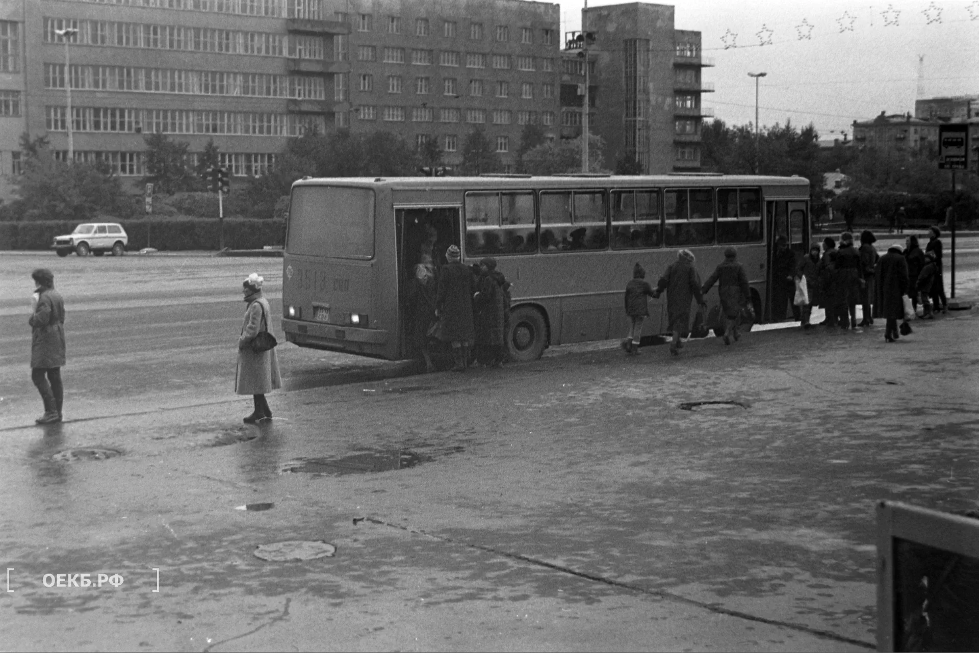 1983 - Октябрьский - Свердловск. Остановка "Площадь Труда" - ОЕКБ.РФ