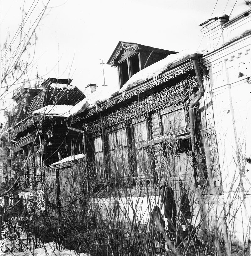 Свердловск. Памятник деревянного зодчества. Старая застройка по улице Радищева - ОЕКБ.РФ