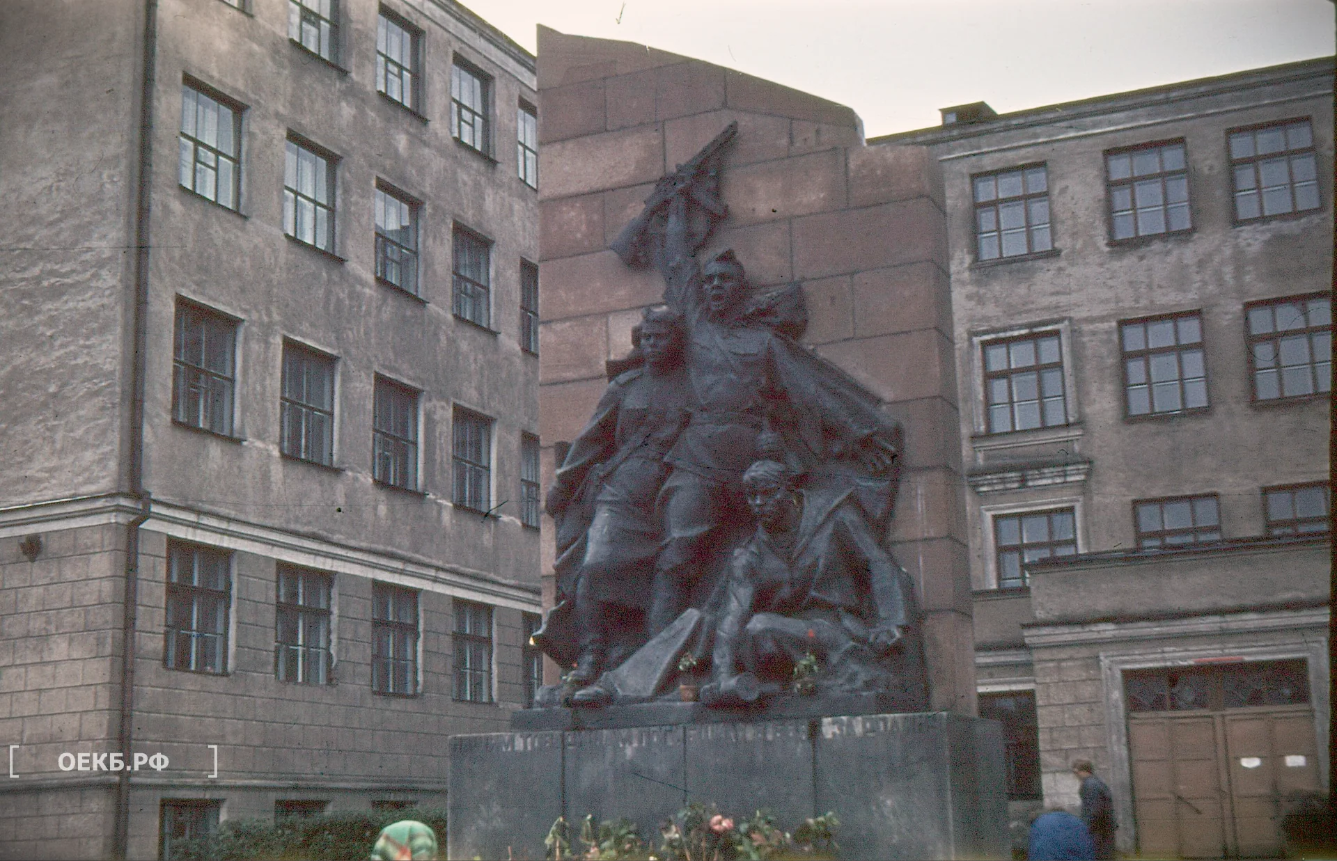 1967 - Октябрьский - Свердловск. Памятник студентам, преподавателям и сотрудникам Уральского политехнического института, погибшим в боях - ОЕКБ.РФ