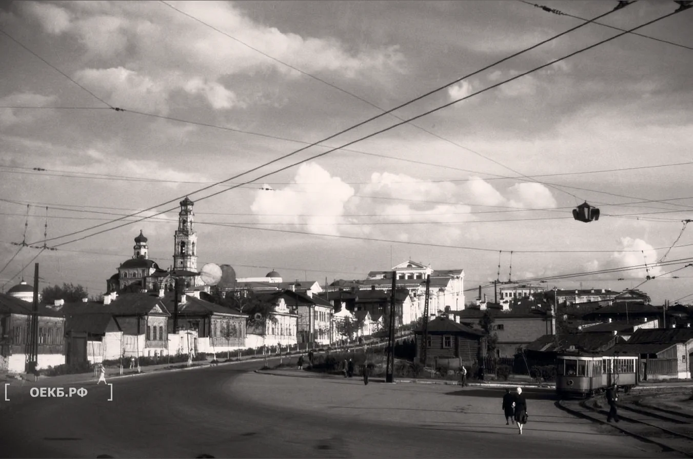 1949 - Октябрьский - Свердловск. Перекресток улиц Карла Либкнехта и Шевченко - ОЕКБ.РФ