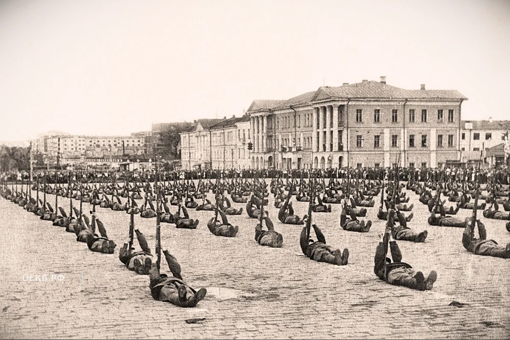 1937 - Октябрьский - Свердловск. Показательное выступление на площади 1905 года - ОЕКБ.РФ