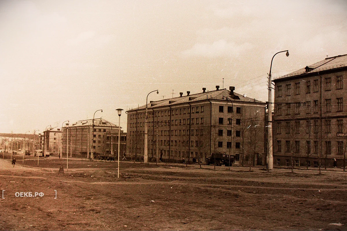 1970 - Эльмаш - Свердловск. Пр-т Космонавтов, 50 - техникум. Далее общежитие пр-т Космонавтов, 52 - ОЕКБ.РФ