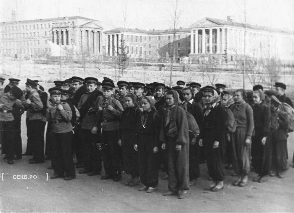 1958 - Октябрьский - Свердловск. Совместный поход суворовцев со школьниками г. Берёзовского - ОЕКБ.РФ