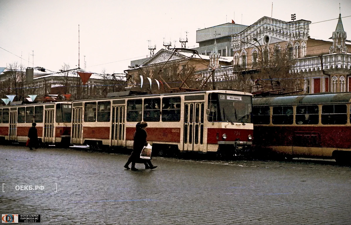 1989 - Октябрьский - Свердловск. Трамвайная остановка на площади 1905 года - ОЕКБ.РФ