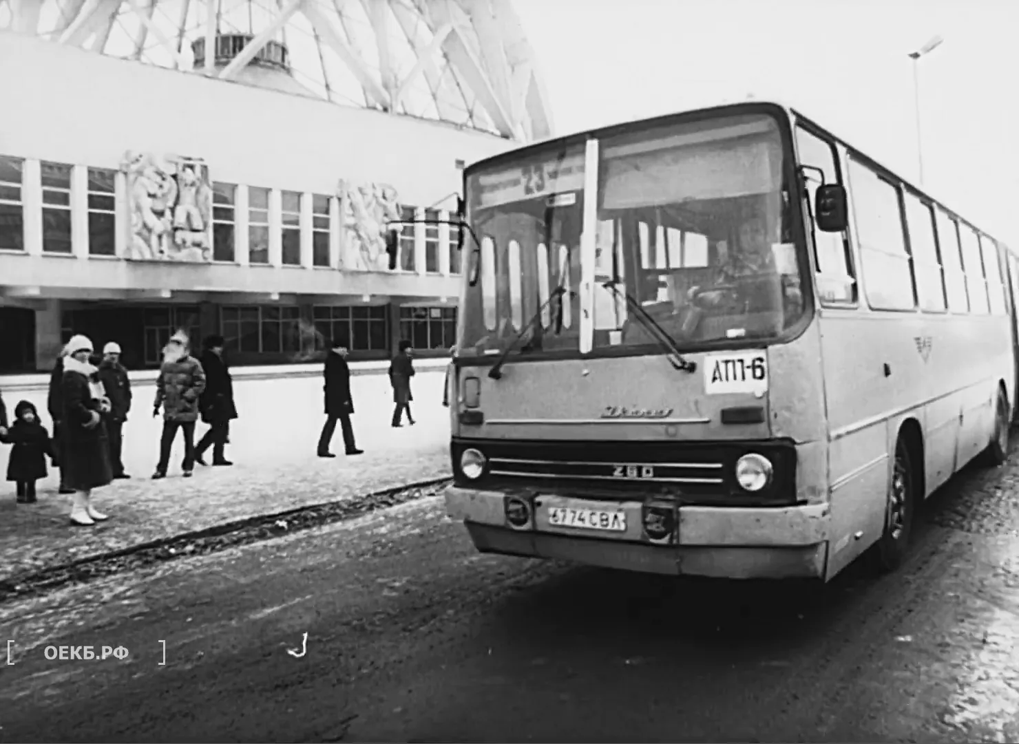 1988 - Владислав Занкович - Свердловск. Улица 8 Марта у цирка - ОЕКБ.РФ