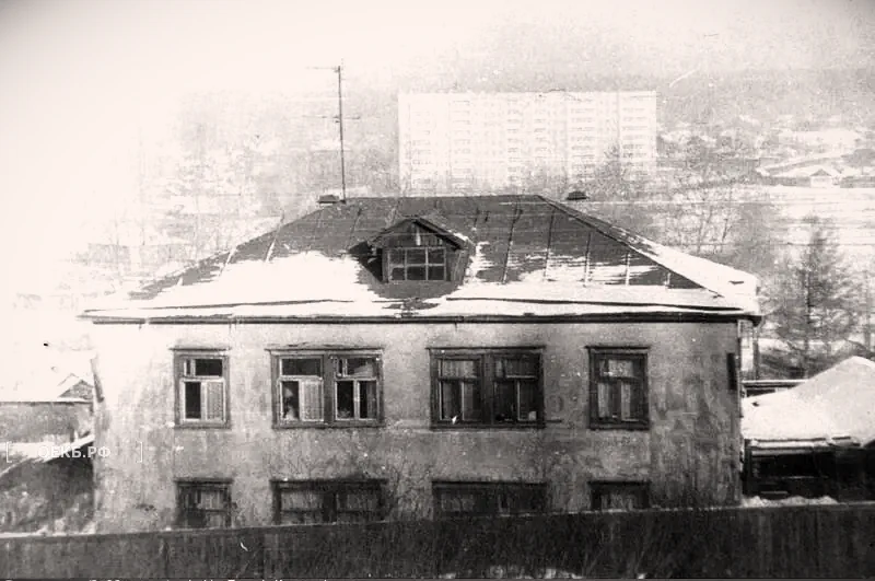 Свердловск. Улица Прониной, 28: дом, на чердаке которого в 1961 г. зародился отряд "Каравелла" - ОЕКБ.РФ