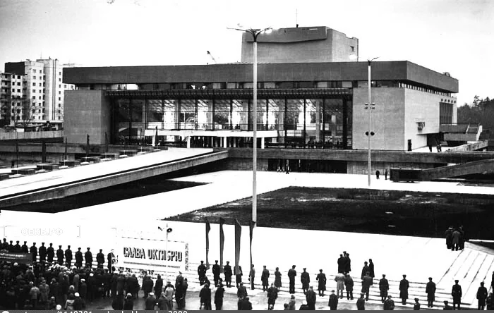 1981 - Орджоникидзевский - Свердловск. Уралмаш. Дворец культуры УЗТМ - ОЕКБ.РФ