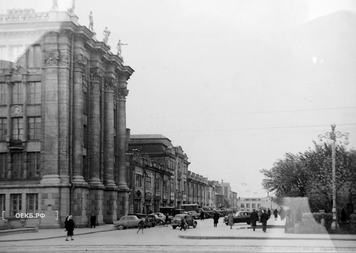1958 - Октябрьский - Свердловск. Вид на Банковский переулок - ОЕКБ.РФ