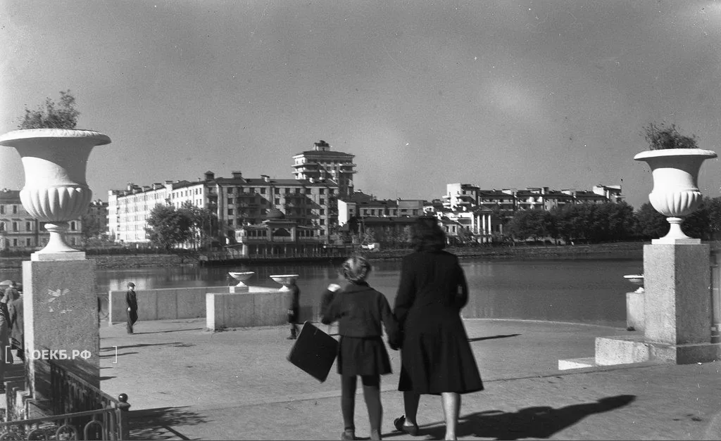 1945 - Октябрьский - Свердловск. Вид на Городской пруд - ОЕКБ.РФ