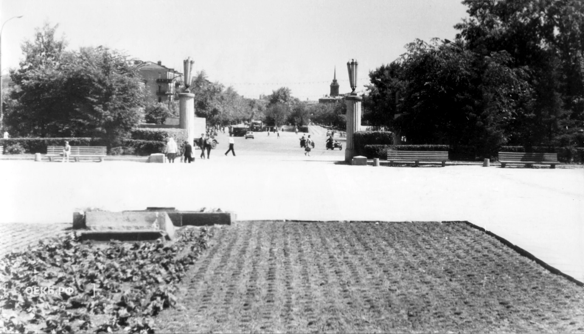 1964 - Кировский - Свердловск. Вид на проспект Ленина от Вечного огня - ОЕКБ.РФ
