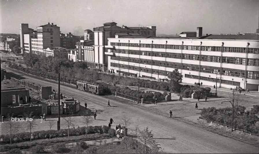 1933 - Октябрьский - Свердловск. Вид на проспект Ленина с крыши Оперного театра - ОЕКБ.РФ