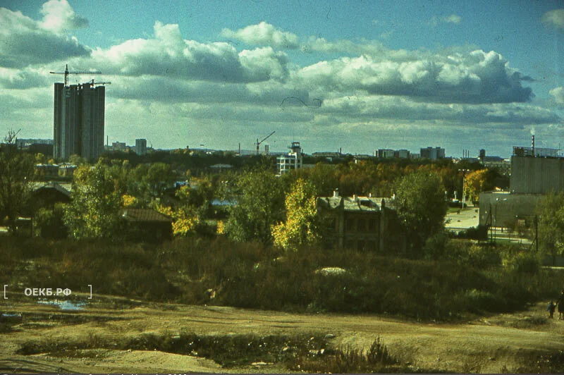 1980 - Вознесенская горка - Свердловск. Вид с Вознесенской горки в сторону Белого дома - ОЕКБ.РФ