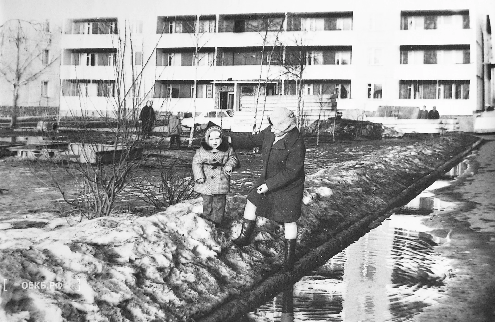 1980 - Ленинский - Свердловск. Во дворе домов Викулова, 26/28 - ОЕКБ.РФ