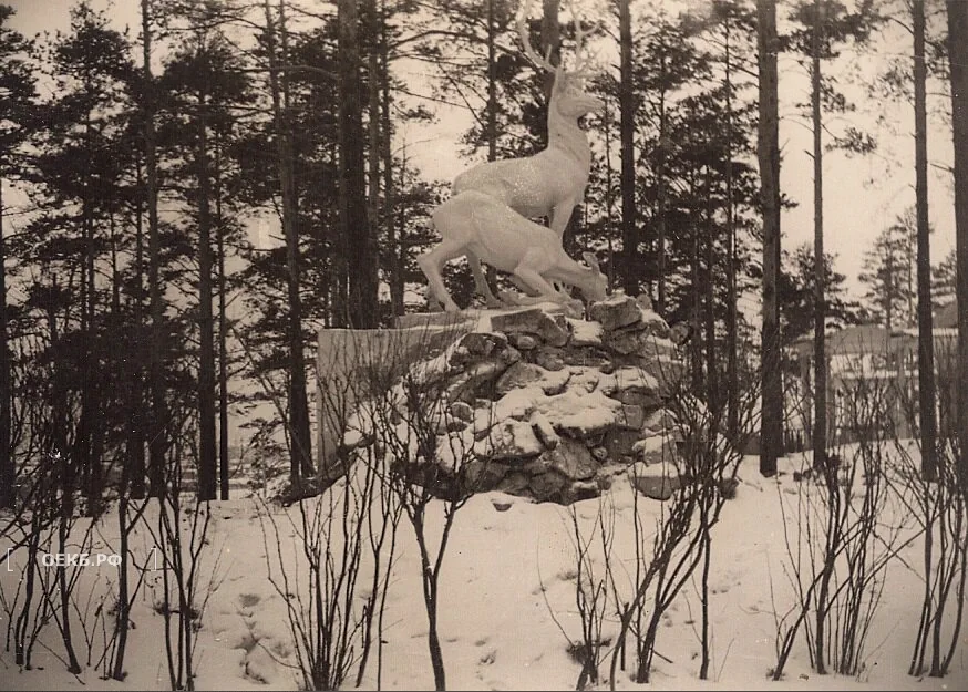 1957 - Ленинский - Свердловск. Всем знакомые олени в парке Маяковского - ОЕКБ.РФ