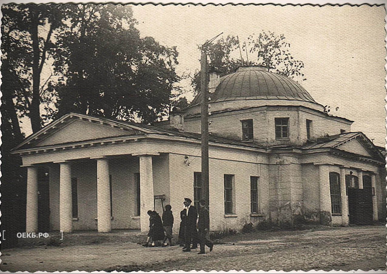 1945 - Кировский - Свердловск. Здание в ансамбле госпиталя Верх-Исетского завода - ОЕКБ.РФ
