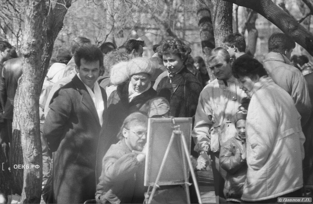 1992 - Октябрьский - В сквере у Пассажа - ОЕКБ.РФ