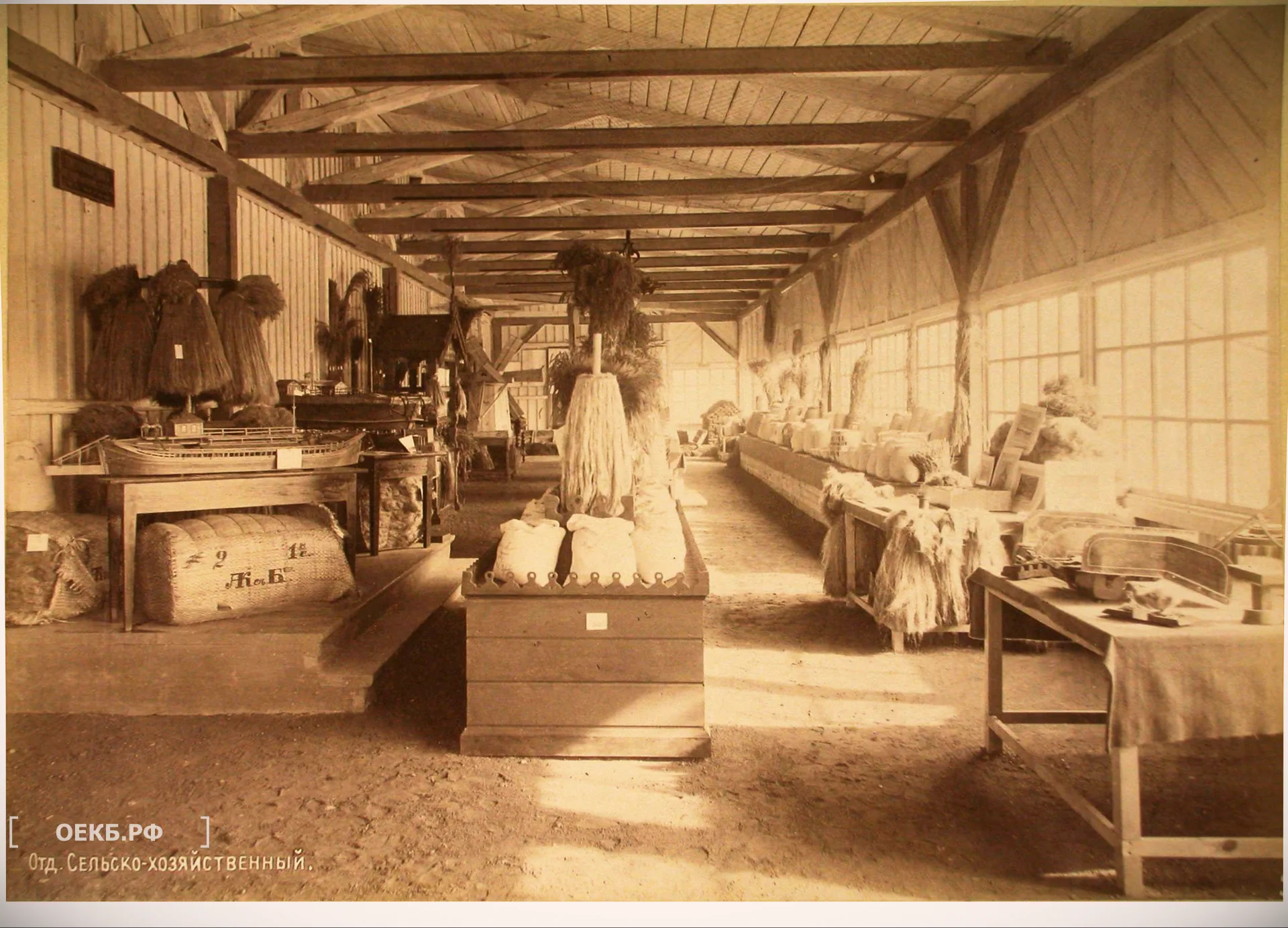 1887 - Владислав Занкович - Выставка 1887 года. Вид части одного из залов с экспонатами в сельскохозяйственном отделе выставки - ОЕКБ.РФ